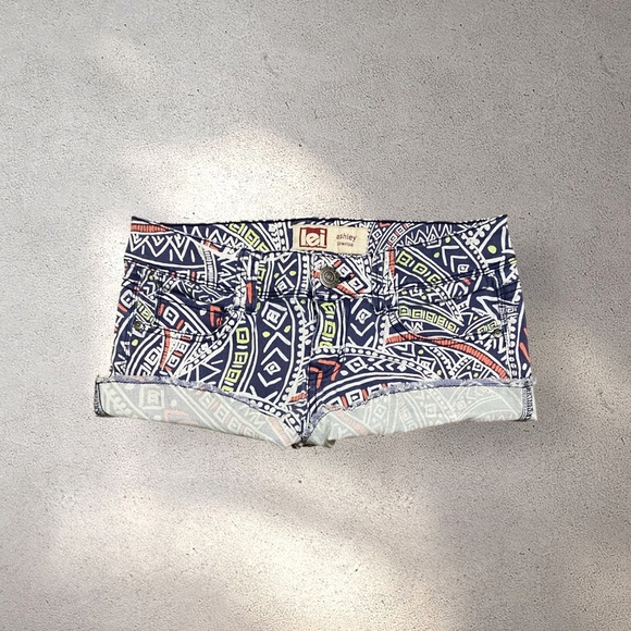 L.E.I. Low Rise Multi-coloured Boho Vibe Shorts - Picture 1 of 3